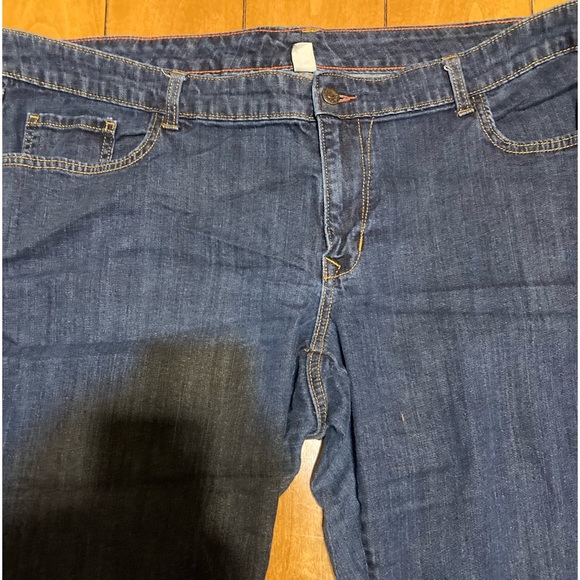 Ladies Size 24 Old Navy Plus Jean Long Cuffed Shorts - Picture 11 of 15